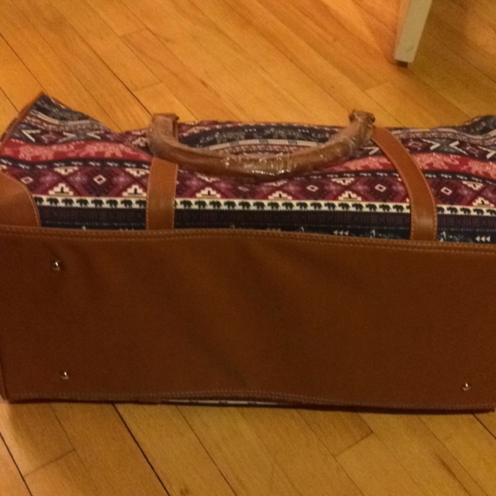 New Adrienne Vittadini canvas duffle elephant bag - Picture 7 of 7